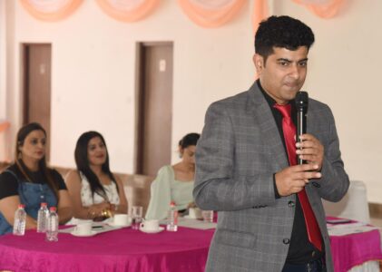 गुलशन वर्मा से एक मुलाक़ात, जिसने खड़ा कर दिया करोड़ों का कोचिंग कारोबार